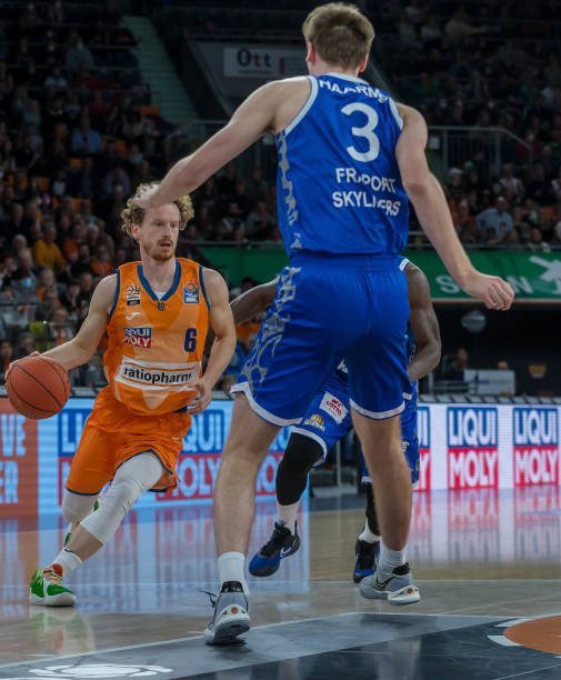 杨明洋完成会籍转换，国足中场有望再迎新人