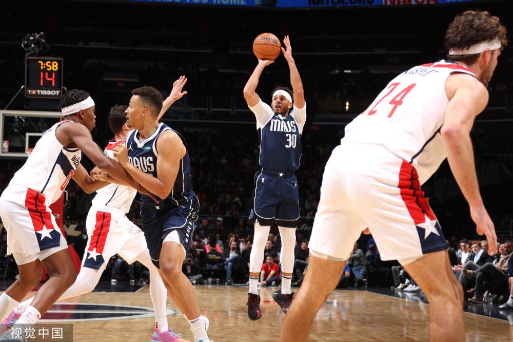 香饽饽，邮报：曼联等英超队都询问过圣徒边锋迪布林的情况.