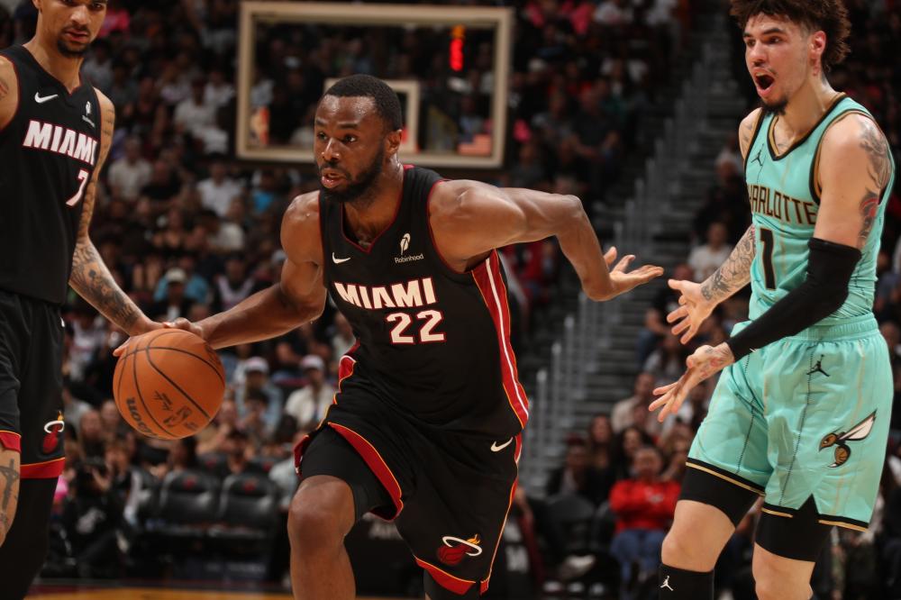 他在中场的 他在中场的